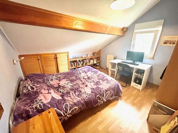 Maison jumelée avec un magnifique jardin arboré