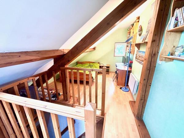 Maison jumelée avec un magnifique jardin arboré