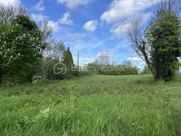 Terrain de 2 185 m²