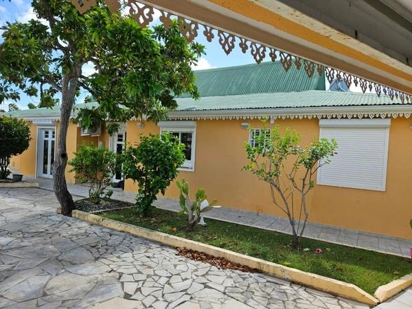 Maison à vendre 6 pièces LE GOSIER (971)