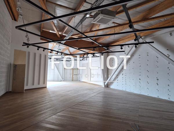 A LOUER - VIRE NORMANDIE dans ZONE COMMERCIALE - LOCAL COMMERCIAL de 290 m²