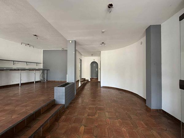 Immeuble - 3 pièces - 104 m²