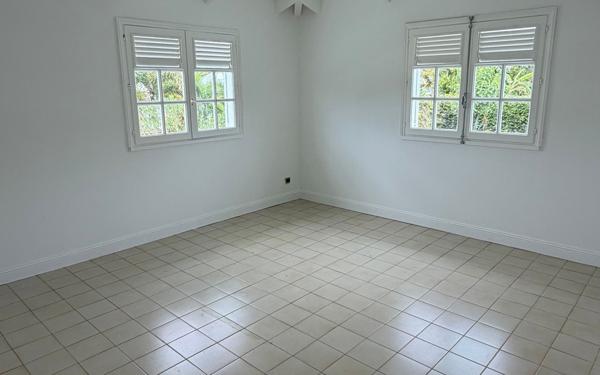 Maison à louer    5 pièces •  Baie-Mahault