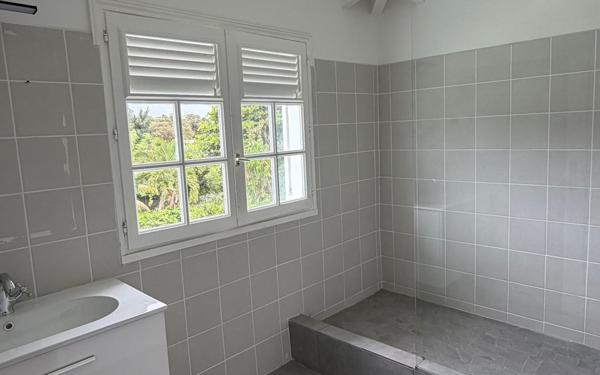 Maison à louer    5 pièces •  Baie-Mahault