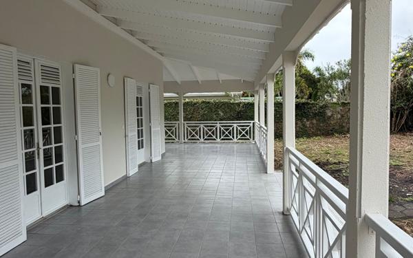 Maison à louer    5 pièces •  Baie-Mahault