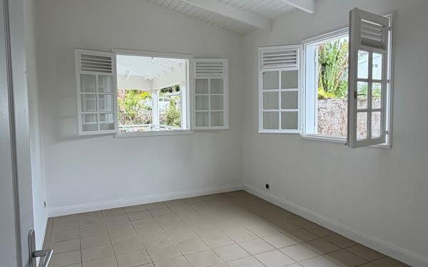 Maison à louer    5 pièces •  Baie-Mahault