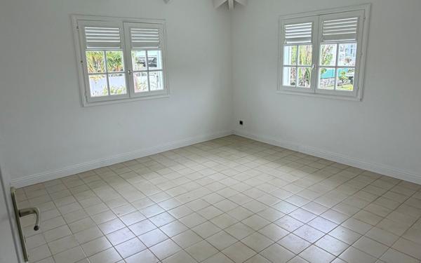 Maison à louer    5 pièces •  Baie-Mahault