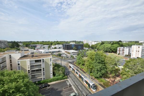 Appartement entièrement rénové de trois chambres
