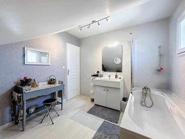 Maison 5 pièces - 126 m² Exclusivité efficity