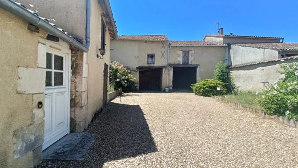 MAISON EN PIERRE + DÉPENDANCES CISSÉ