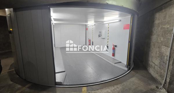À vendre Parking 18 m² - Paris 75017