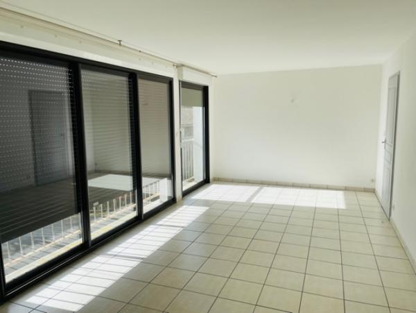Location Appartement 4 pièces Parthenay (79200) - centre ville
