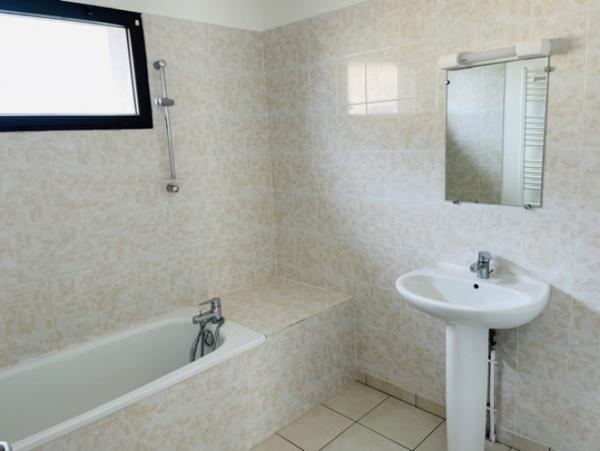 Location Appartement 4 pièces Parthenay (79200) - centre ville