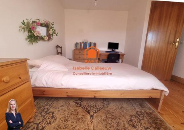 Offrez-vous la douceur de vivre charentaise dans cette maison chaleureuse et entièrement meublée, prête à vous accueillir dès le premier jour.