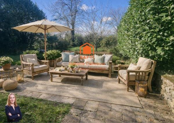 Offrez-vous la douceur de vivre charentaise dans cette maison chaleureuse et entièrement meublée, prête à vous accueillir dès le premier jour.