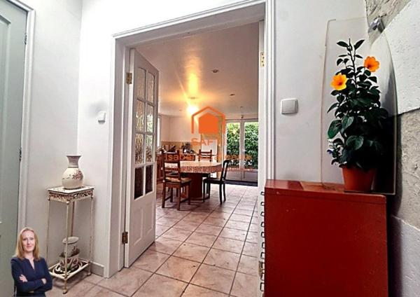 Offrez-vous la douceur de vivre charentaise dans cette maison chaleureuse et entièrement meublée, prête à vous accueillir dès le premier jour.