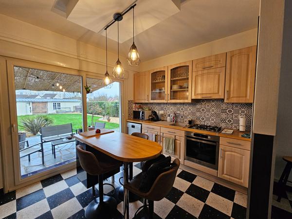 MAISON FAMILIALE RENOVEE 5 CHAMBRES JARDIN CLOS PROCHE CENTRE VILLE ECOLES COMMERCES