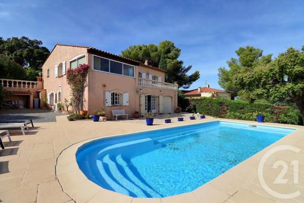 Maison à vendre  5 pièces - 202 m 2   FREJUS  - 83