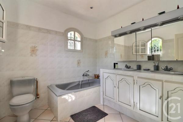 Maison à vendre  5 pièces - 202 m 2   FREJUS  - 83