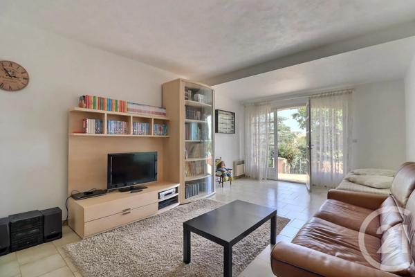Maison à vendre  5 pièces - 202 m 2   FREJUS  - 83