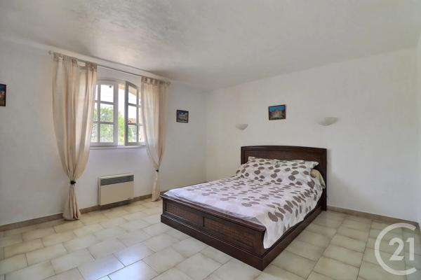 Maison à vendre  5 pièces - 202 m 2   FREJUS  - 83