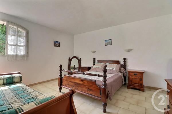 Maison à vendre  5 pièces - 202 m 2   FREJUS  - 83