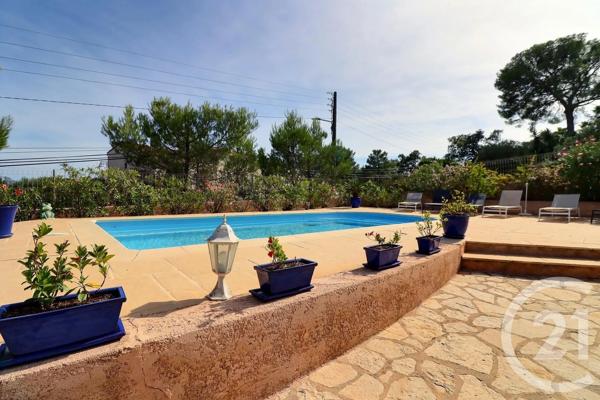 Maison à vendre  5 pièces - 202 m 2   FREJUS  - 83