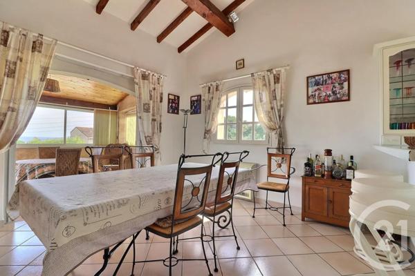 Maison à vendre  5 pièces - 202 m 2   FREJUS  - 83