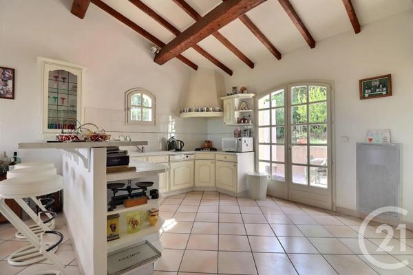 Maison à vendre  5 pièces - 202 m 2   FREJUS  - 83
