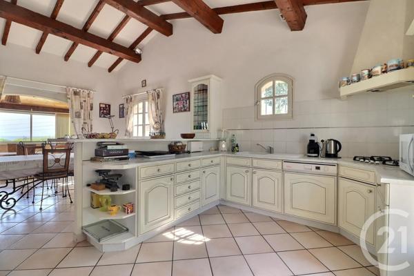 Maison à vendre  5 pièces - 202 m 2   FREJUS  - 83