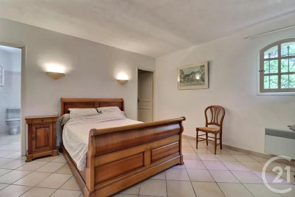 Maison à vendre  5 pièces - 202 m 2   FREJUS  - 83