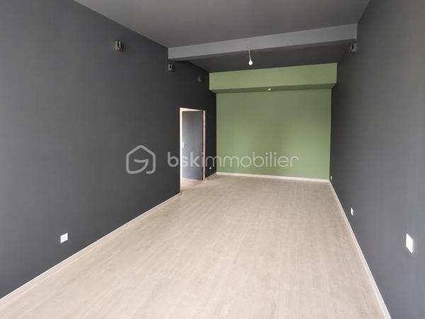 Appartement de 124 m2 Centre Ville à rénover.
Ce bien situé en hyper centre à proximité des commodités, idéal comme premier investissement ou résidence principale !
Redessinez les volumes à votre image en T3, T4 ou T5 à vous de voir ce que vous privilégiez dans cet immeuble avec ascenseur (2 personnes).
Avis aux amateurs !

Les + : Centre Ville, Marché à pied, Vue dégagée sur le Théâtre Victor Hugo, Immeuble avec ascenseur
Les ++ : Menuiseries déjà rénovées !!!