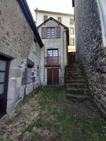 Maison à vendre à Allanche dans le Cantal (15160), ref : FG/2330