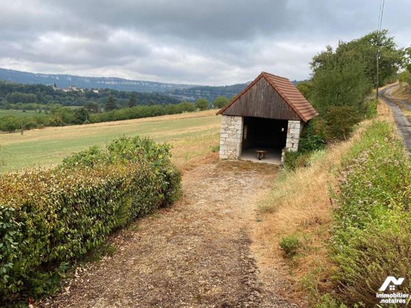 A VENDRE - Dans la vallée du Lot, à 12 km de CAJARC (Lot - 46160), au calme, avec vue dominante...