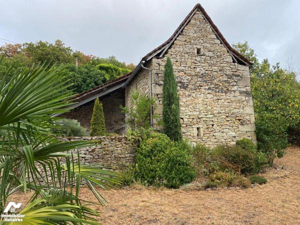 A VENDRE - Dans la vallée du Lot, à 12 km de CAJARC (Lot - 46160), au calme, avec vue dominante...