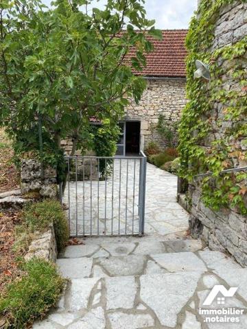 A VENDRE - Dans la vallée du Lot, à 12 km de CAJARC (Lot - 46160), au calme, avec vue dominante...