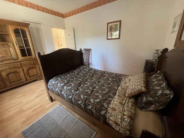 Belle Propriété Indépendante de 5 Chambres Avec Piscine, Vues et Garage