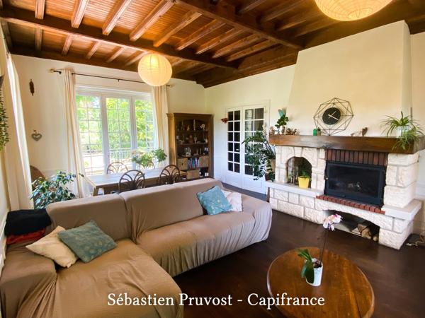 Saint-Front-la-Rivière (24) Maison à vendre 5 pièces, beaux volumes, lumineux, sou-sol aménagé, terrain 2194m2, 2chambres, studio et atelier.