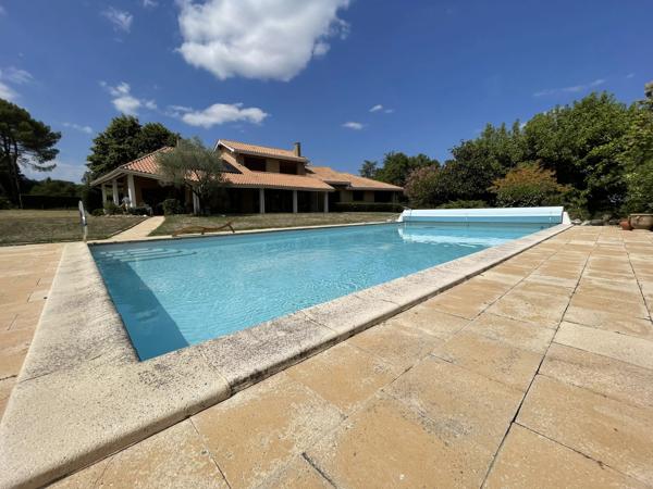 Maison d’architecte avec parc, piscine – Casteljaloux