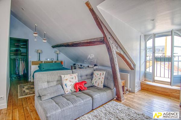 Versailles Saint-Louis Appartement 6 pièces 132 m² Carrez situé au 3eme étage d'un bel immeuble ancien €999 000 ** - Référence 26765