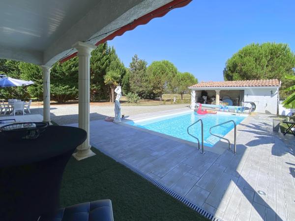 ST-PORQUIER (82) Bel ensemble immobilier de standing composé de deux logements, piscine et grand garage