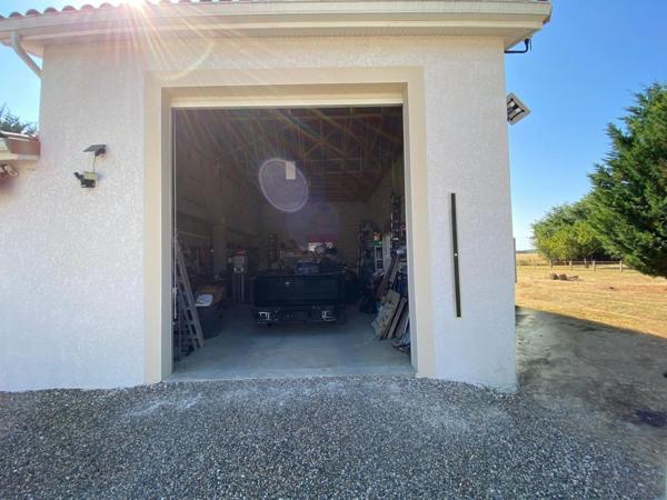 ST-PORQUIER (82) Bel ensemble immobilier de standing composé de deux logements, piscine et grand garage
