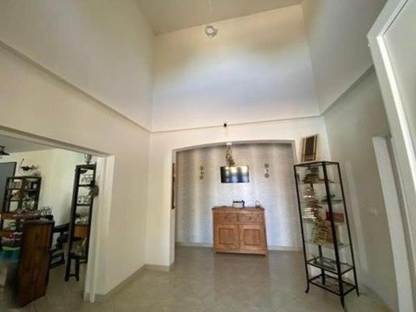 ST-PORQUIER (82) Bel ensemble immobilier de standing composé de deux logements, piscine et grand garage