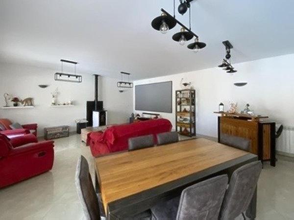 ST-PORQUIER (82) Bel ensemble immobilier de standing composé de deux logements, piscine et grand garage