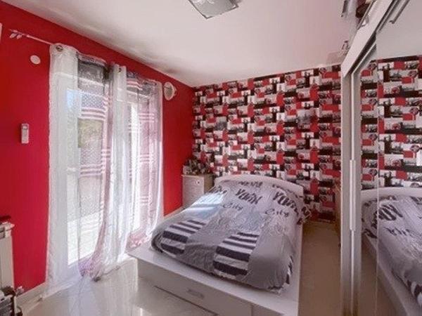 ST-PORQUIER (82) Bel ensemble immobilier de standing composé de deux logements, piscine et grand garage