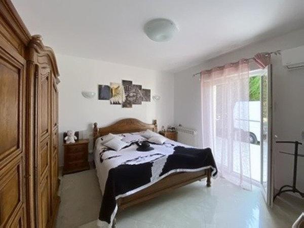 ST-PORQUIER (82) Bel ensemble immobilier de standing composé de deux logements, piscine et grand garage