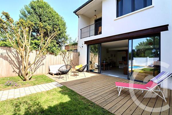 Maison à vendre  6 pièces - 163 m 2   FARGUES ST HILAIRE  - 33