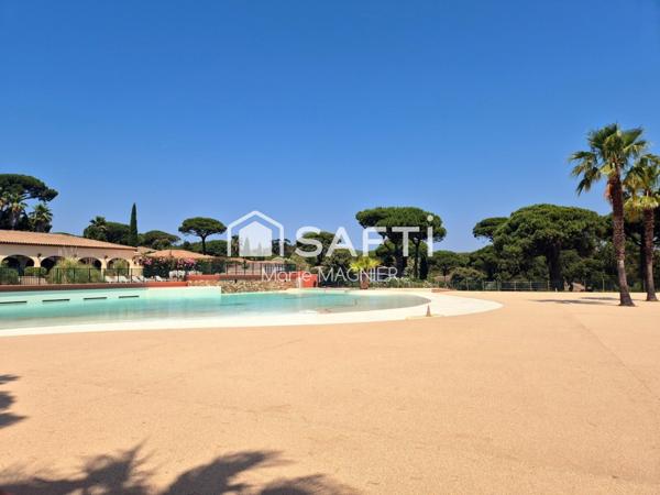 Maison en ossature bois type CHALET T3 de 50m2 avec double terrasse  de 10 et 35 m2 , parking privatif sur terrain d'environ 250m2  dans un domaine sécurisé avec piscine - proche plage et commerces GASSIN