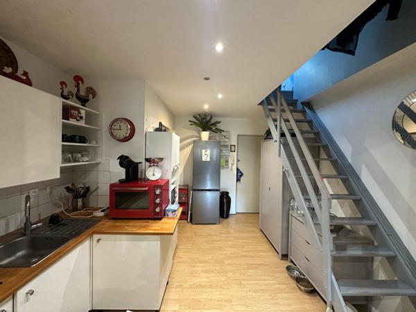 Un véritable cocon au calme, à deux pas de la place Stalingrad : luminosité, charme et tranquillité réunis.