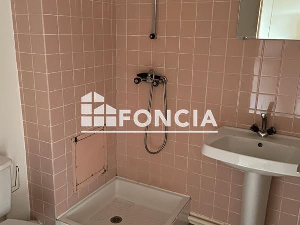 Location Studio 25.38 m² - 25 RUE DES OISONNIERES Angers 49000